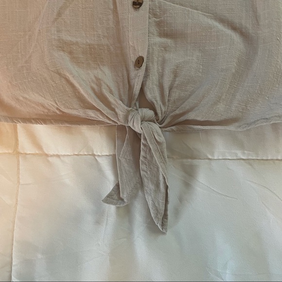 One ❤️ Clothing Gray/Cream Crop Top - Picture 3 of 4